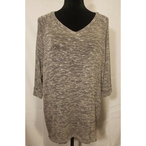 Women's Liz Lange  Maternity Shirt V-neck Size Small Gray - Picture 1 of 5